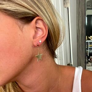 DANGLING GOLD STAR EARRINGS